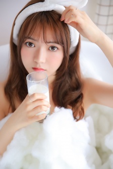 陪文强睡觉的女明星